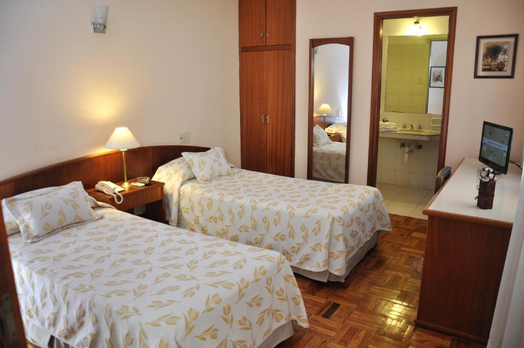 Hotel Los Cedros Салто Екстериор снимка